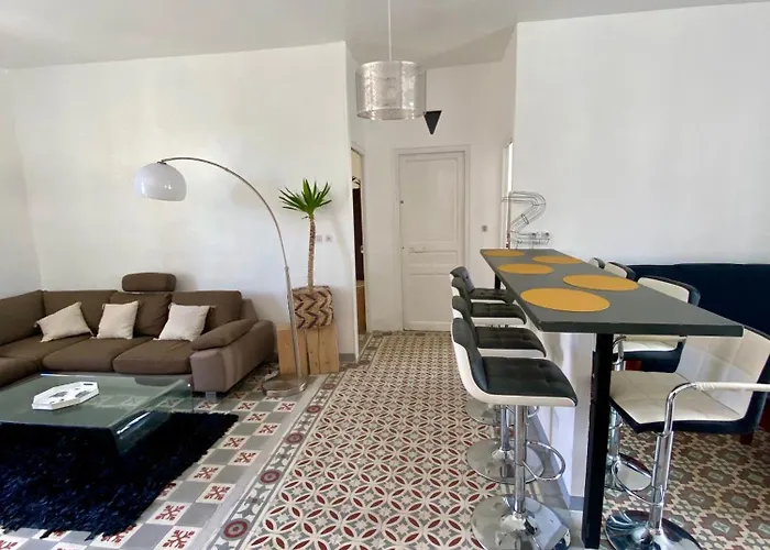 Grand Appartement En Centre Ville Avec Terrasse